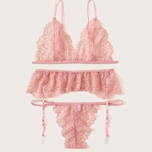 Wonder Lust 3 Piece Lingerie Panties Bra Garter